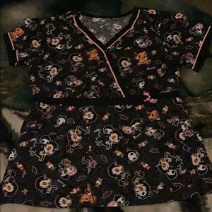 Women’s scrubs top